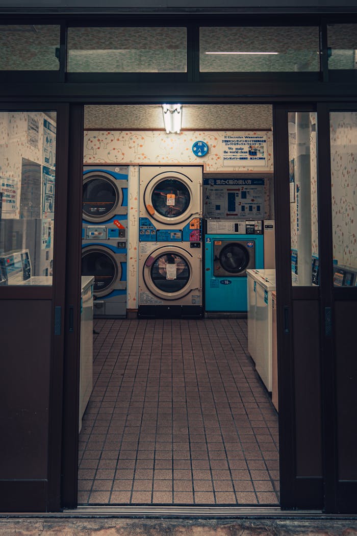 portfolio-02 An inviting look inside a typical laundromat in Osaka, Japan.